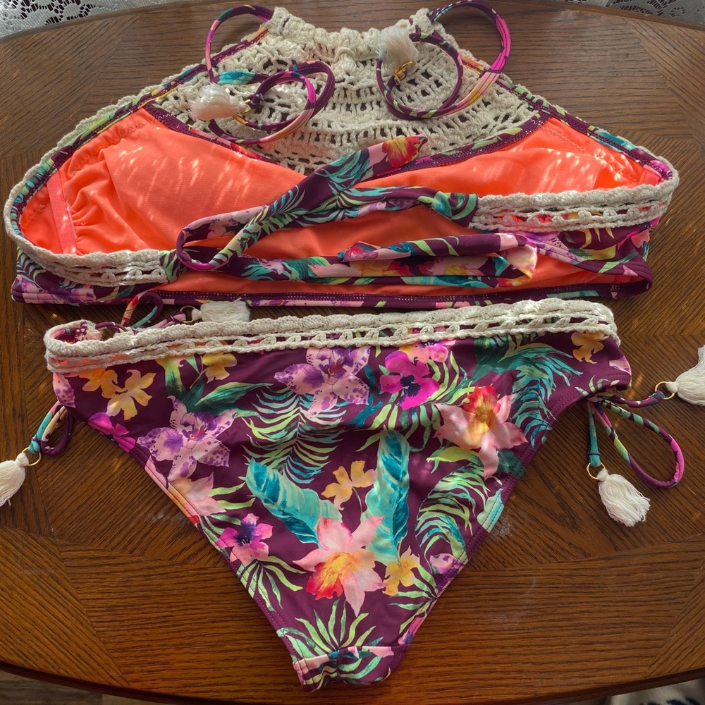 Time & true swimsuit - Picture 2 of 2